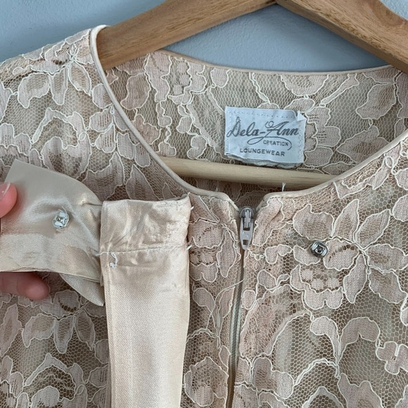 Vintage Dela Ann Loungewear Womens Day Dress Lace Bow Girl Coquette Satin M 422 - Picture 15 of 16